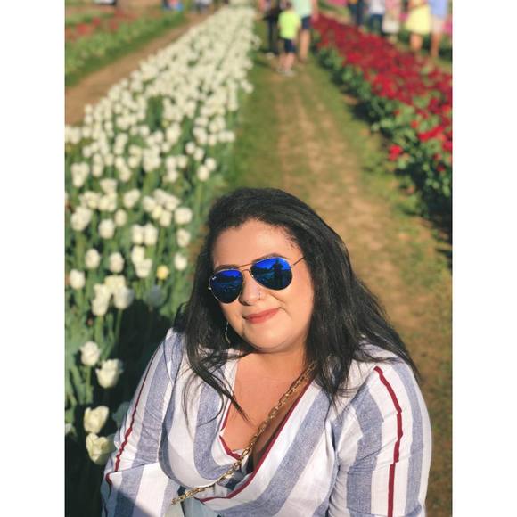 Meet your Posher, Itzel - Picture 1 of 1